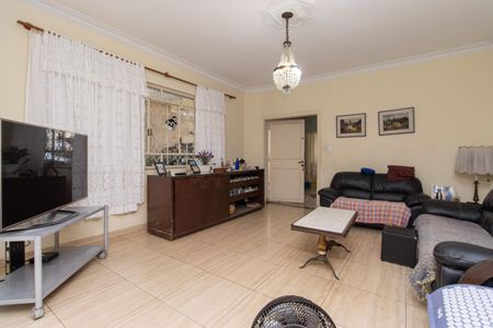 Casa à venda com 275m², 3 quartos e 3 vagas Casa à venda com 275m², 3 quartos e 3 vagasSala