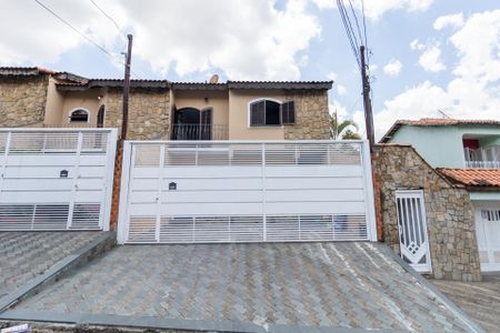 Casa à venda com 80m², 2 quartos e 2 vagas Casa à venda com 80m², 2 quartos e 2 vagasFachada