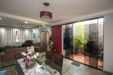 Casa para alugar com 156m², 4 quartos e 3 vagas Casa para alugar com 156m², 4 quartos e 3 vagasSala de Jantar
