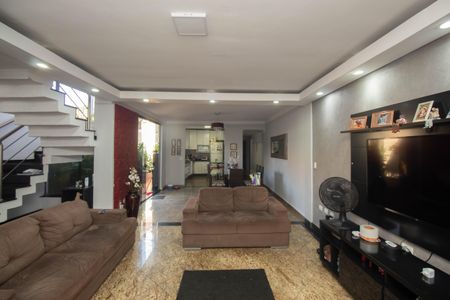 Casa para alugar com 156m², 4 quartos e 3 vagas Casa para alugar com 156m², 4 quartos e 3 vagasSala