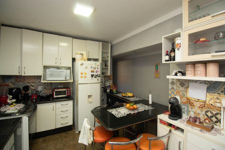 Casa para alugar com 156m², 4 quartos e 3 vagas Casa para alugar com 156m², 4 quartos e 3 vagasCozinha