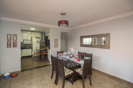 Casa para alugar com 156m², 4 quartos e 3 vagas Casa para alugar com 156m², 4 quartos e 3 vagasSala de Jantar