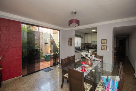 Casa para alugar com 156m², 4 quartos e 3 vagas Casa para alugar com 156m², 4 quartos e 3 vagasSala de Jantar