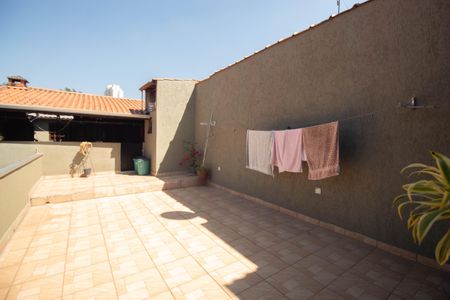 Casa para alugar com 156m², 4 quartos e 3 vagas Casa para alugar com 156m², 4 quartos e 3 vagasVaranda