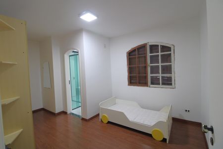 Casa à venda com 480m², 3 quartos e 2 vagasSuíte