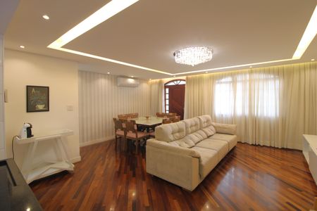 Casa à venda com 480m², 3 quartos e 2 vagasSala