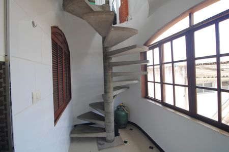 Casa à venda com 480m², 3 quartos e 2 vagasEscada Externa