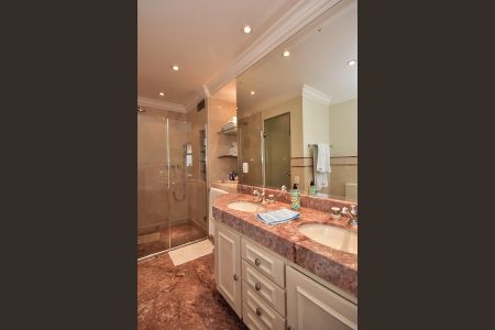 Apartamento à venda com 600m², 3 quartos e 5 vagasBanheiro da Suíte 3