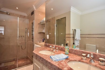 Apartamento à venda com 600m², 3 quartos e 5 vagasBanheiro da Suíte 3