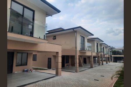 Casa de condomínio à venda com 123m², 4 quartos e 2 vagas Casa de condomínio à venda com 123m², 4 quartos e 2 vagasFachada das casas do condomínio