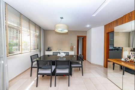 Apartamento à venda com 189m², 4 quartos e 2 vagas Apartamento à venda com 189m², 4 quartos e 2 vagasSala