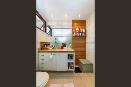 Apartamento à venda com 189m², 4 quartos e 2 vagas Apartamento à venda com 189m², 4 quartos e 2 vagasBanheiro da Suíte