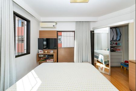 Apartamento à venda com 189m², 4 quartos e 2 vagas Apartamento à venda com 189m², 4 quartos e 2 vagasSuíte