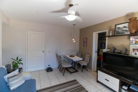 Apartamento à venda com 100m², 2 quartos e 1 vaga Apartamento à venda com 100m², 2 quartos e 1 vagaSala