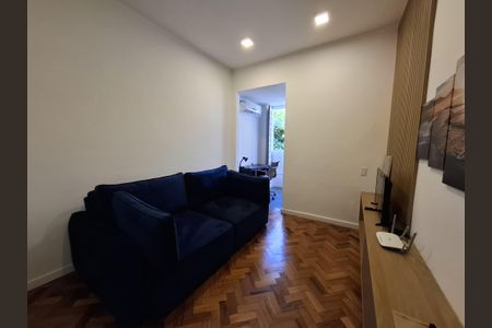 Apartamento à venda com 92m², 2 quartos e 1 vagaSala de TV