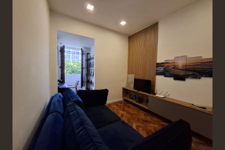 Apartamento à venda com 92m², 2 quartos e 1 vagaSala de TV