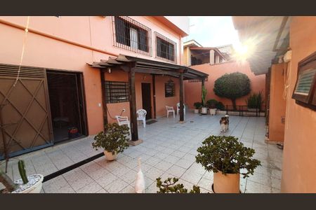 Casa para alugar com 315m², 4 quartos e 3 vagas Casa para alugar com 315m², 4 quartos e 3 vagasÁrea Externa