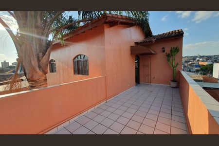 Casa para alugar com 315m², 4 quartos e 3 vagas Casa para alugar com 315m², 4 quartos e 3 vagasÁrea Externa