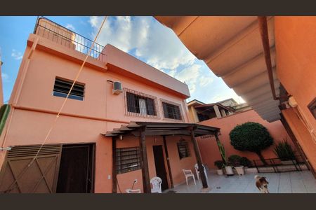 Casa para alugar com 315m², 4 quartos e 3 vagas Casa para alugar com 315m², 4 quartos e 3 vagasÁrea Externa