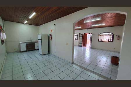 Casa para alugar com 315m², 4 quartos e 3 vagas Casa para alugar com 315m², 4 quartos e 3 vagasÁrea comum - Salão de festas