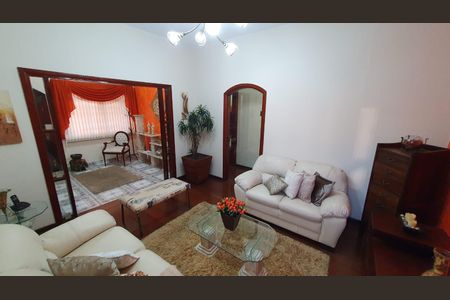 Casa para alugar com 315m², 4 quartos e 3 vagas Casa para alugar com 315m², 4 quartos e 3 vagasSala de Estar