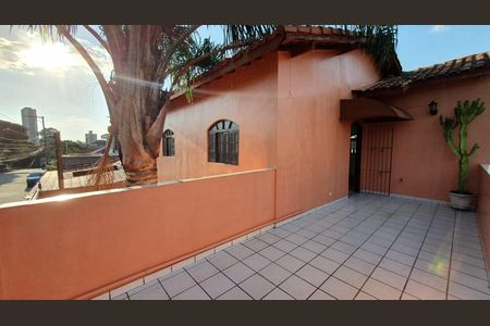 Casa para alugar com 315m², 4 quartos e 3 vagas Casa para alugar com 315m², 4 quartos e 3 vagasÁrea Externa