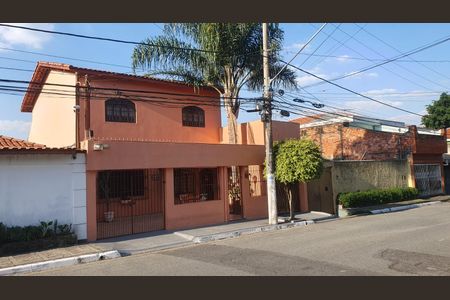 Casa para alugar com 315m², 4 quartos e 3 vagas Casa para alugar com 315m², 4 quartos e 3 vagasFachada