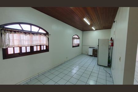 Casa para alugar com 315m², 4 quartos e 3 vagas Casa para alugar com 315m², 4 quartos e 3 vagasÁrea comum - Salão de festas