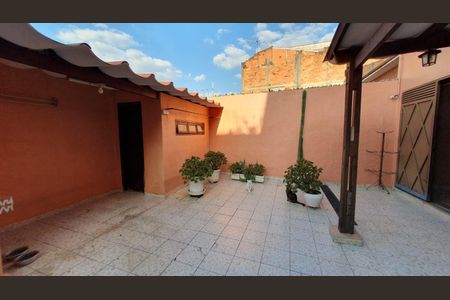 Casa para alugar com 315m², 4 quartos e 3 vagas Casa para alugar com 315m², 4 quartos e 3 vagasÁrea Externa