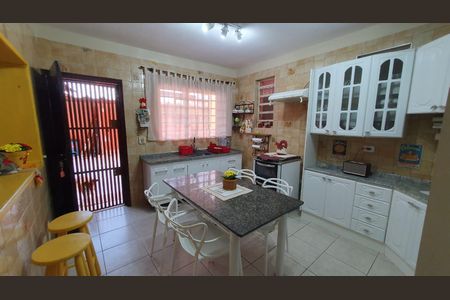 Casa para alugar com 315m², 4 quartos e 3 vagas Casa para alugar com 315m², 4 quartos e 3 vagasCozinha