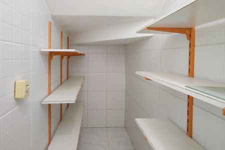 Casa para alugar com 300m², 5 quartos e 4 vagasDespensa