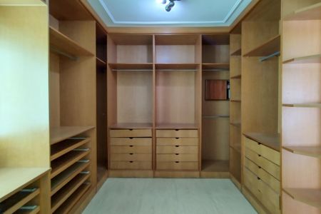 Casa para alugar com 300m², 5 quartos e 4 vagasCloset da suíte 3
