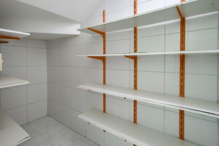 Casa para alugar com 300m², 5 quartos e 4 vagasDespensa