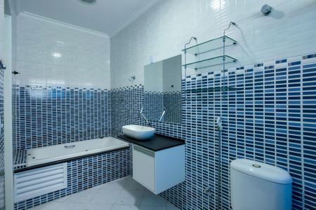 Casa para alugar com 300m², 5 quartos e 4 vagasBanheiro da Suíte 1