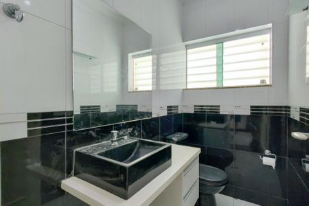 Casa para alugar com 300m², 5 quartos e 4 vagasLavabo