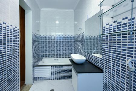 Casa para alugar com 300m², 5 quartos e 4 vagasBanheiro da Suíte 1