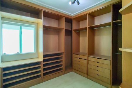 Casa para alugar com 300m², 5 quartos e 4 vagasCloset da suíte 3
