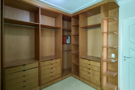 Casa para alugar com 300m², 5 quartos e 4 vagasCloset da suíte 3