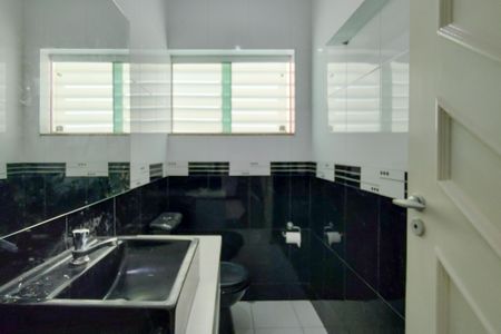 Casa para alugar com 300m², 5 quartos e 4 vagasLavabo