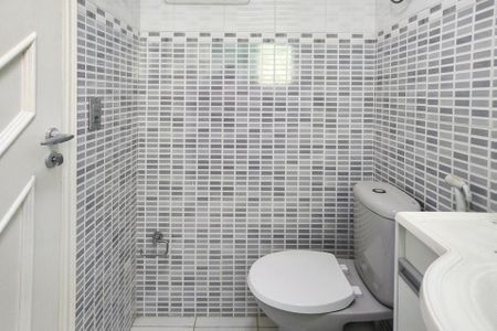 Casa para alugar com 300m², 5 quartos e 4 vagasBanheiro de Serviço