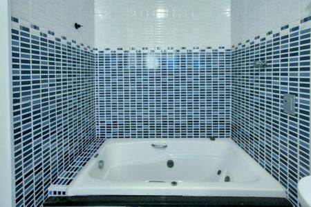 Casa para alugar com 300m², 5 quartos e 4 vagasBanheiro da Suíte 1