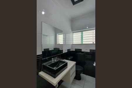 Casa para alugar com 300m², 5 quartos e 4 vagasLavabo