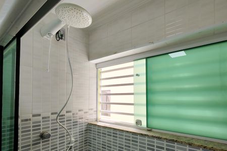 Casa para alugar com 300m², 5 quartos e 4 vagasBanheiro de Serviço