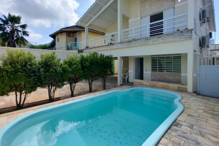 Casa para alugar com 300m², 5 quartos e 4 vagasPiscina