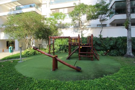 Apartamento à venda com 149m², 4 quartos e 2 vagasÁrea comum - Playground