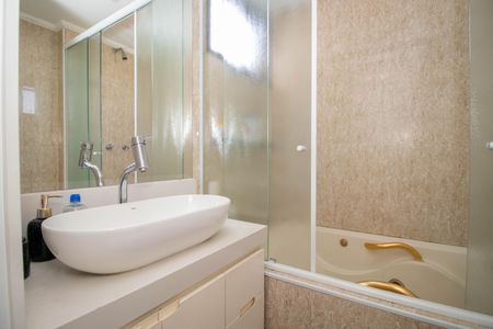 Apartamento à venda com 96m², 3 quartos e 2 vagas Apartamento à venda com 96m², 3 quartos e 2 vagasBanheiro da Suíte