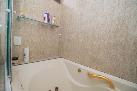 Apartamento à venda com 96m², 3 quartos e 2 vagas Apartamento à venda com 96m², 3 quartos e 2 vagasBanheiro da Suíte