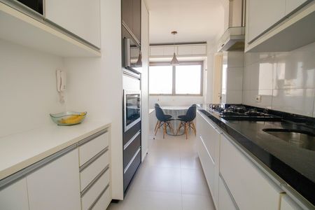 Apartamento à venda com 96m², 3 quartos e 2 vagas Apartamento à venda com 96m², 3 quartos e 2 vagasCozinha