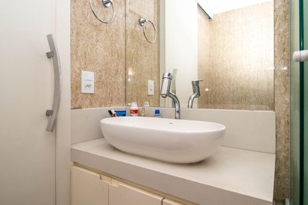 Apartamento à venda com 96m², 3 quartos e 2 vagas Apartamento à venda com 96m², 3 quartos e 2 vagasBanheiro da Suíte