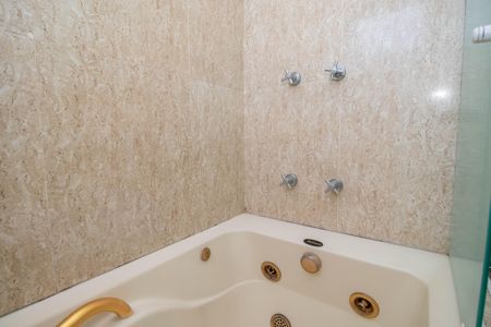 Apartamento à venda com 96m², 3 quartos e 2 vagas Apartamento à venda com 96m², 3 quartos e 2 vagasBanheiro da Suíte